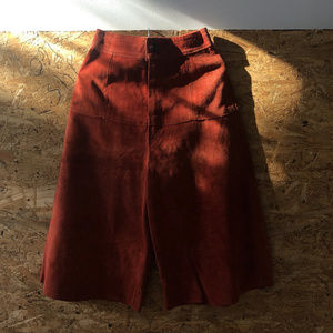 Orange leather short pants